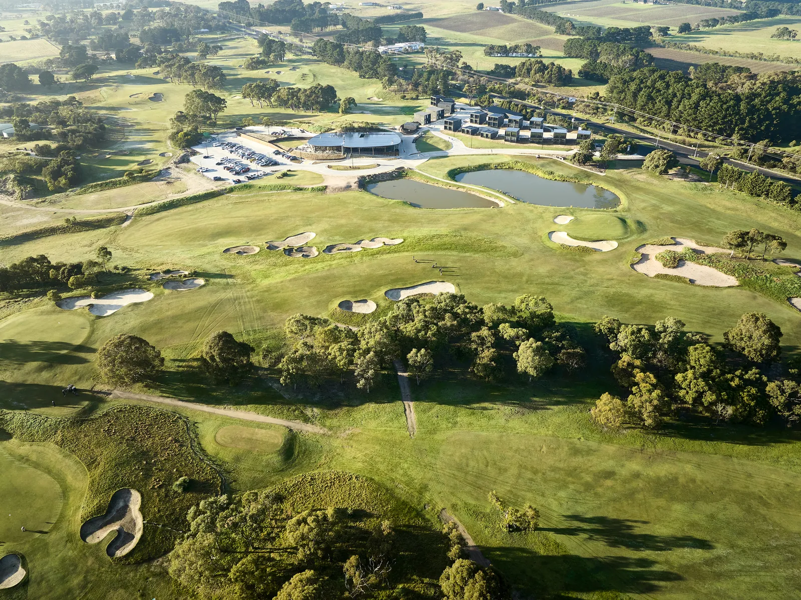 Aerial view of Curlewis Golf Club and its clubhouse