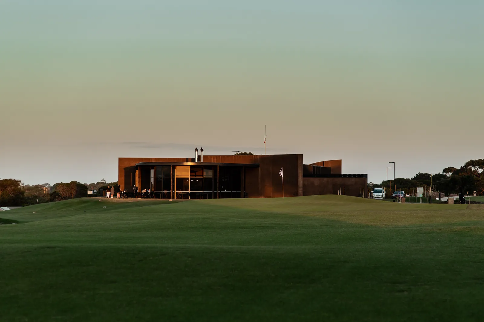 The Lonsdale Links clubhouse at dusk