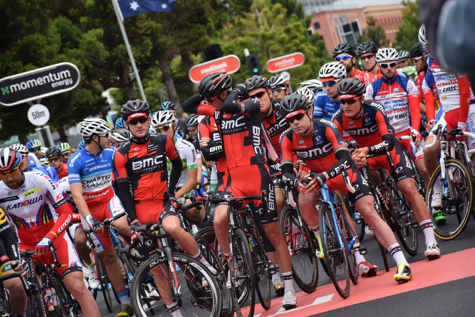 The peloton lined up at the start of the 2015 Cadel Evans Great Ocean Road Race on the Geelong waterfront