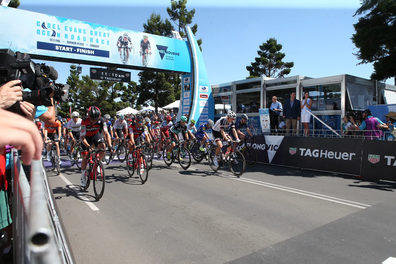 The peloton at the 2018 Cadel Evans Great Ocean Road Race in Geelong
