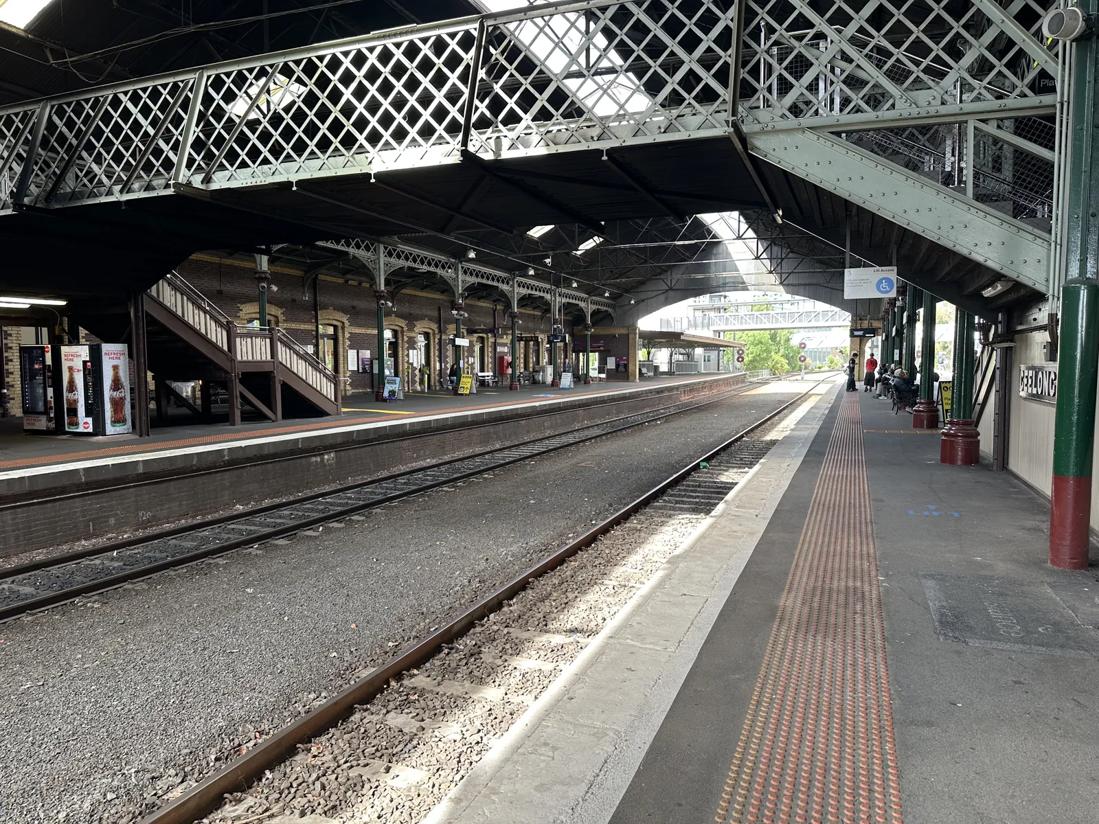 The platforms and iron canopy at Geelong railway station