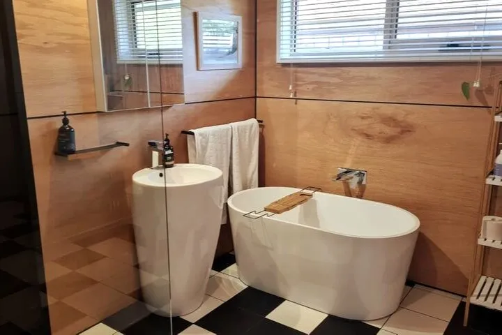 Full bathroom