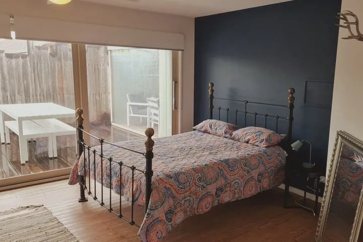 Master Bedroom 1 — queen bed