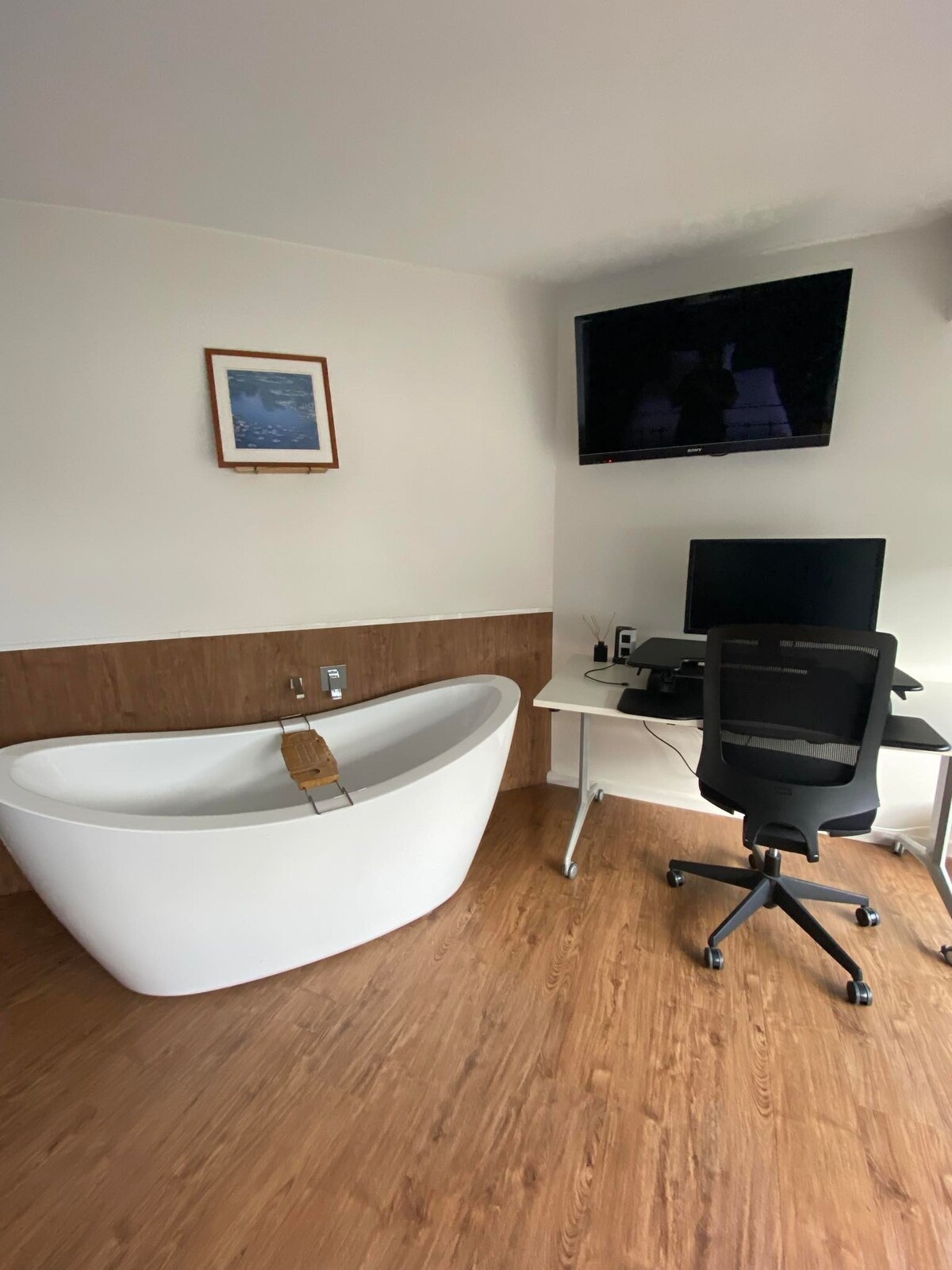 Bedroom 1 — alternate view