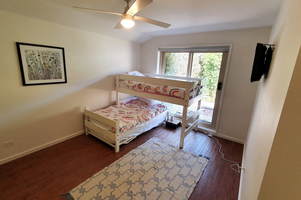 Bedroom 3 — single beds