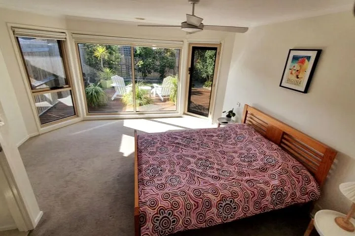 Master Bedroom 2 — queen bed