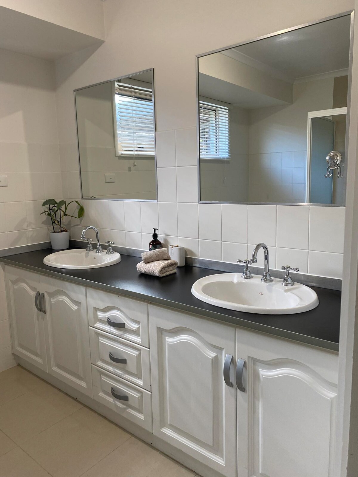 Bedroom 4 — alternate view